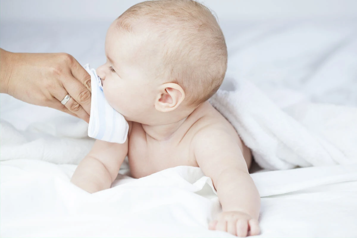 Erste Hilfe bei Babyschnupfen