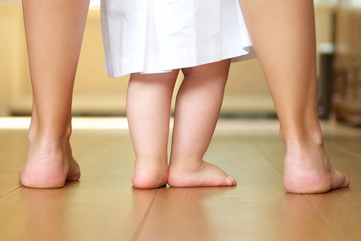 Laufen lernen ohne Schuhe
